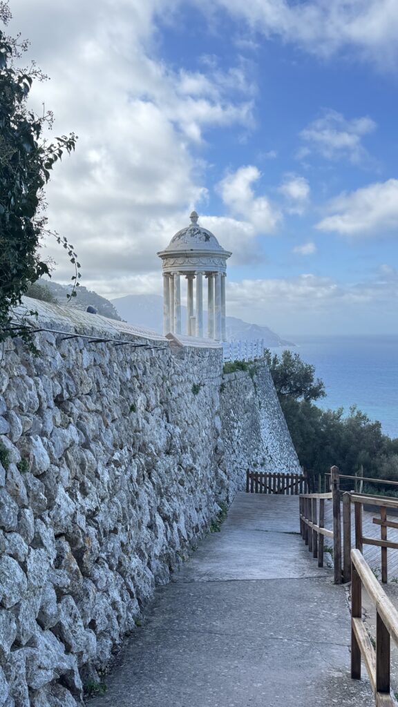Hochzeitsplanung Mallorca Elopement Location Son Marroig von weiten L'ÉLU Weddings