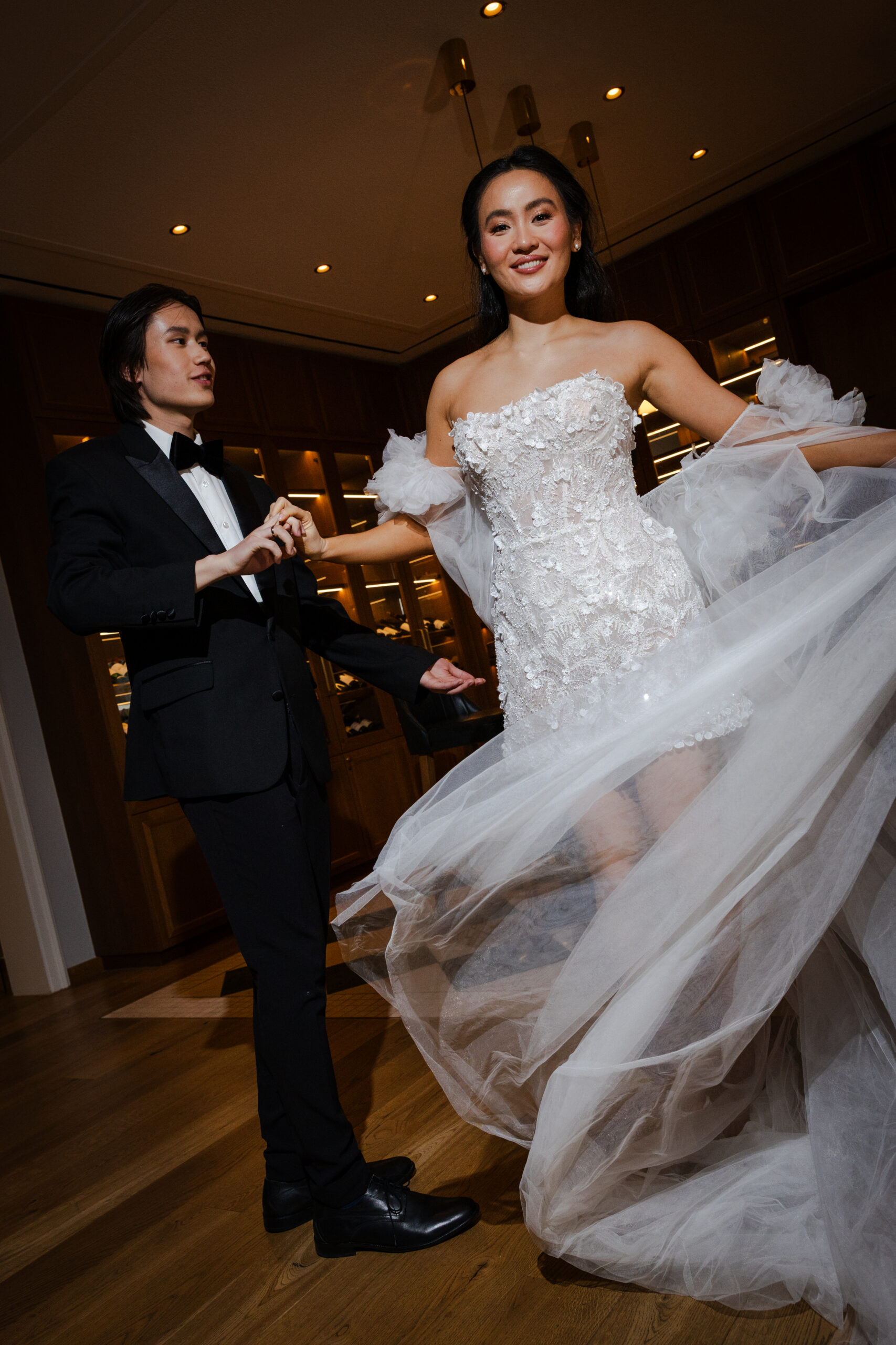 50 - Pops of Red - Annas Momente-53 Brautpaar tanzt auf der Hochzeit